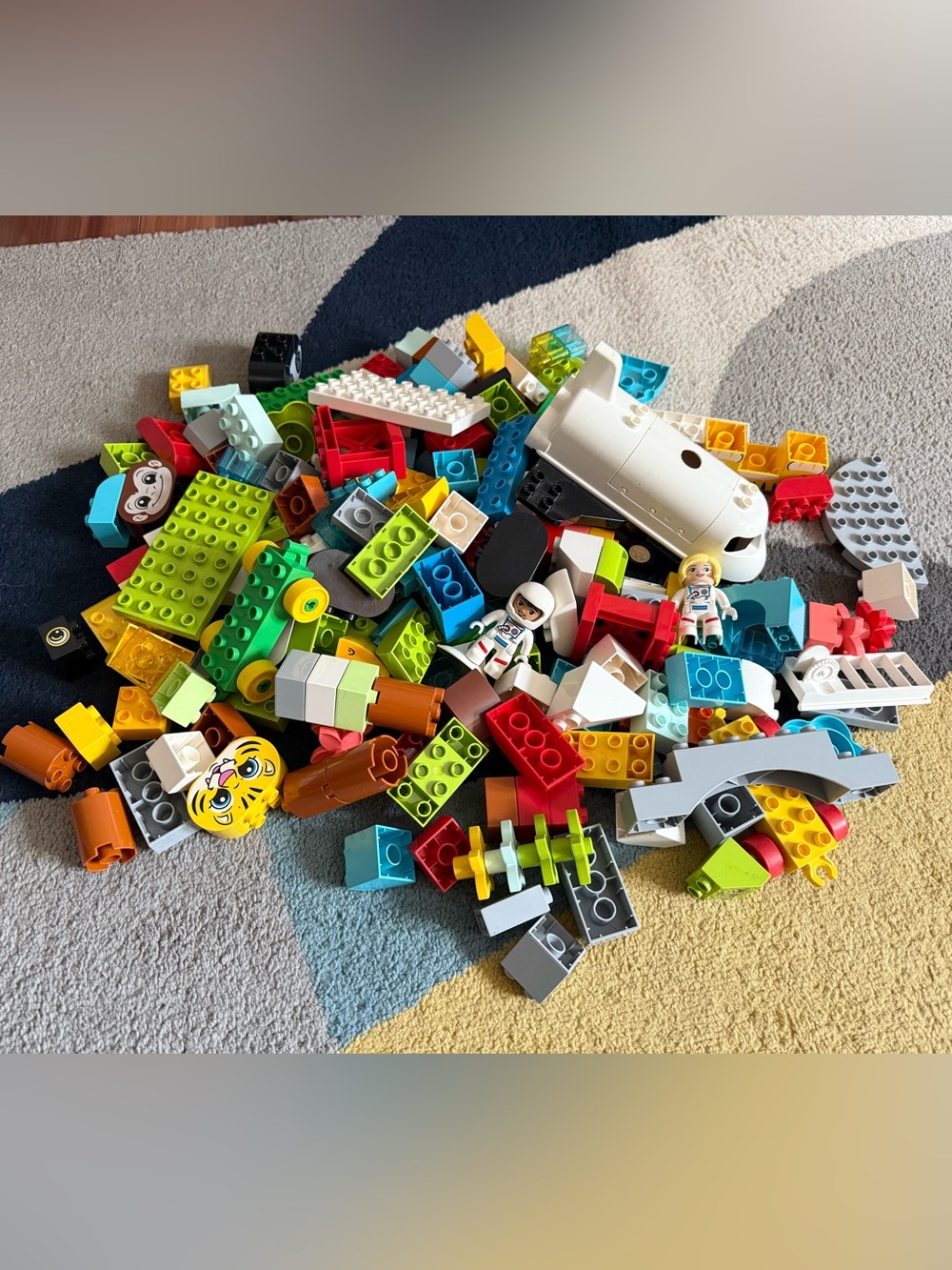 180+ Piece LEGO DUPLO Building Blocks Set with Astronaut Minifigures